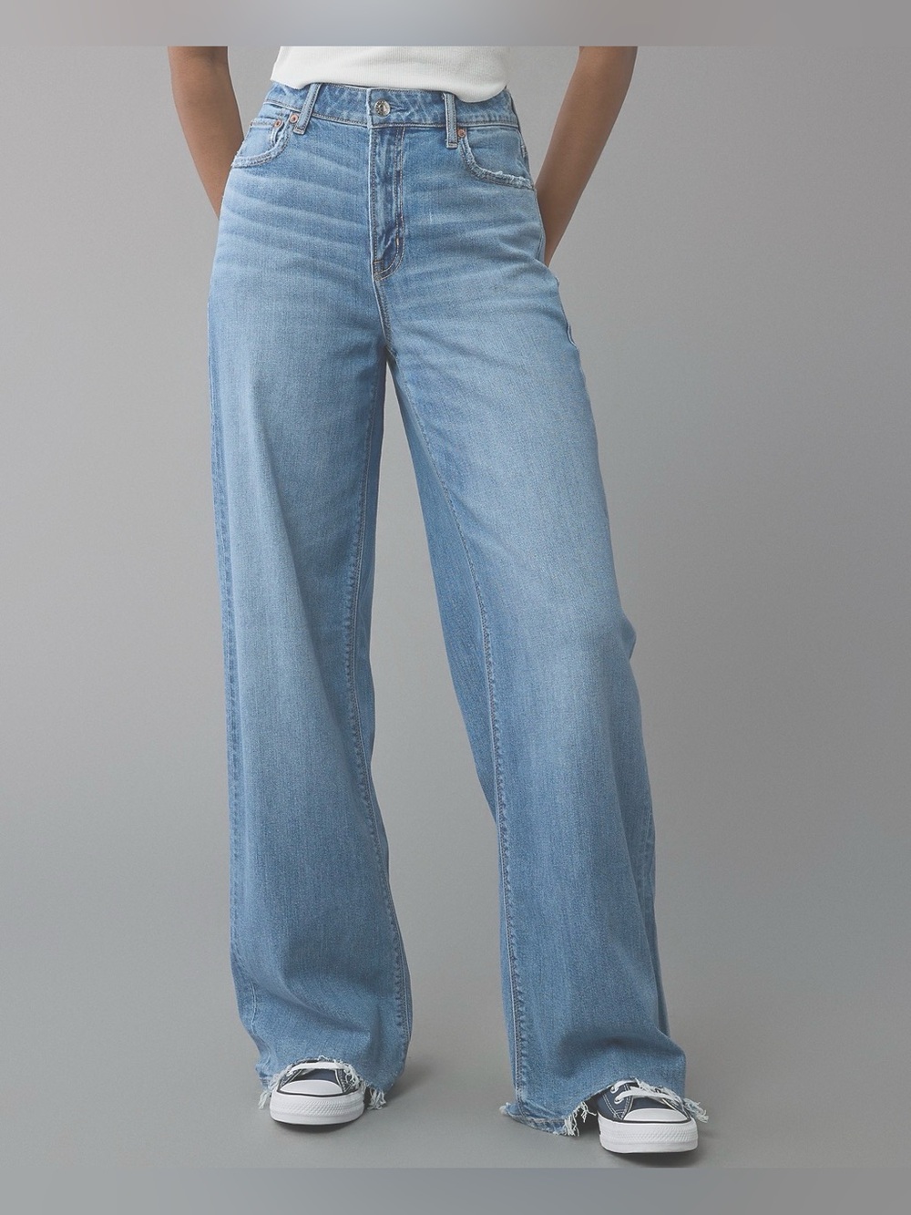 American Eagle AE Super High-Waisted Baggy
Wide-Leg Jean size 10